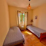Provencale Vue & Piscine Privee Villa