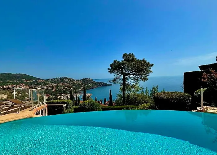 Provencale Vue & Piscine Privee *