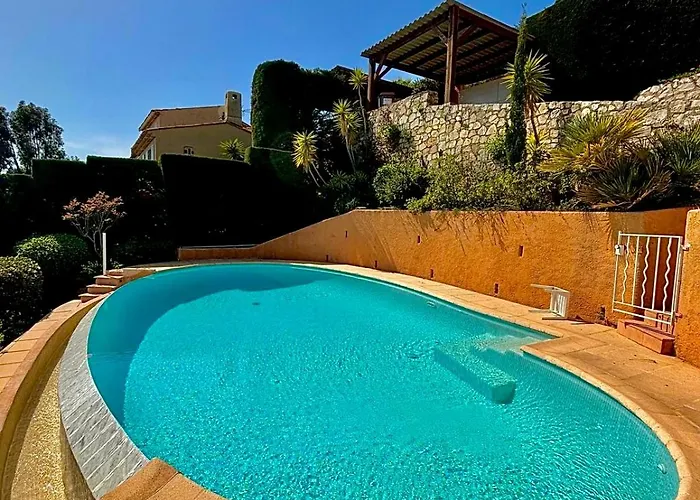 Provencale Vue & Piscine Privee *