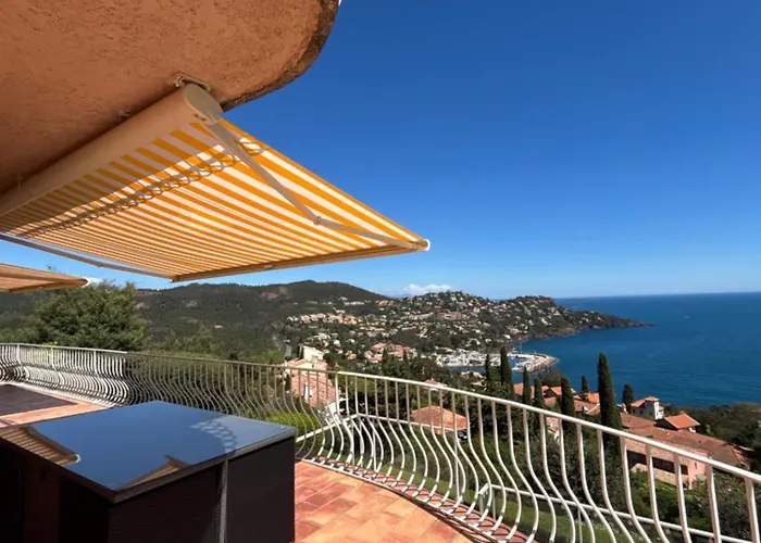 Provencale Vue & Piscine Privee *